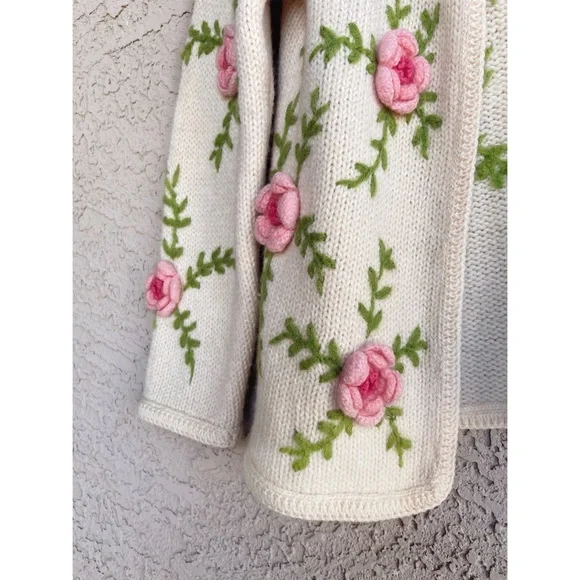 VINTAGE 1960s 3D Rose Floral Appliqué Embroidered Cream Pink Open Wool Cardigan - Picture 11 of 15